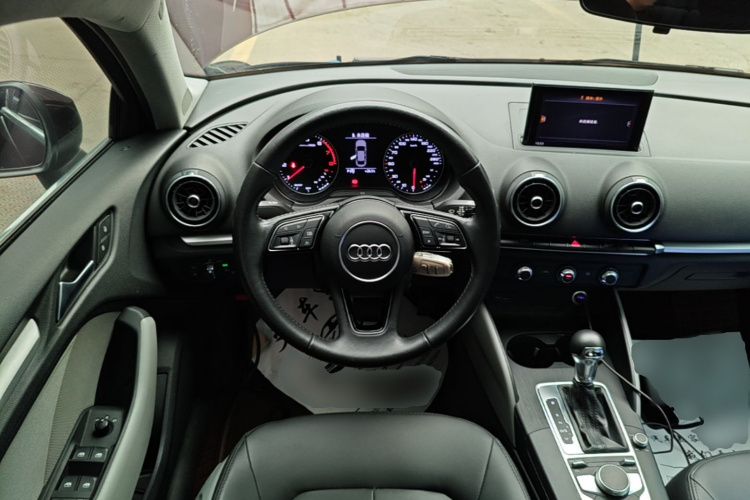 Audi A3 2018 car image #11