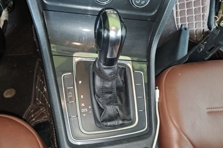 Volkswagen Golf 2019 car image #14