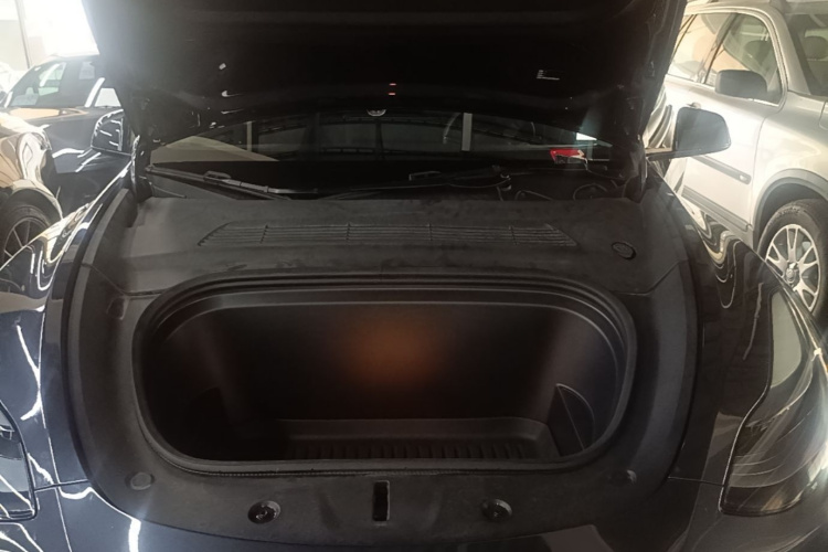 Tesla Model Y 2024 car image #20