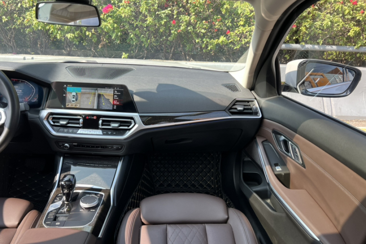 BMW 3 Series 2022 car image #16