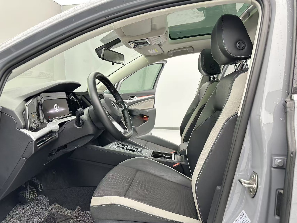 Volkswagen Golf 2023 immagine di auto #4