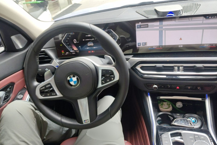 BMW 3 Series 2023 #10 BMW 3 Series 2023 صورة سيارة #10