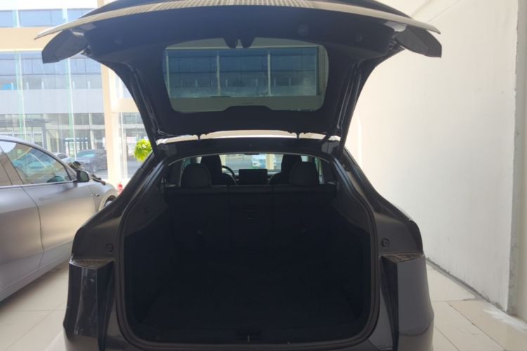 Tesla Model Y 2025 #19 Tesla Model Y 2025 car image #19