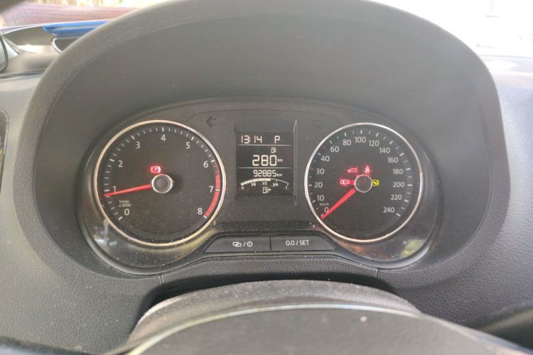 Volkswagen Polo 2016 car image #12