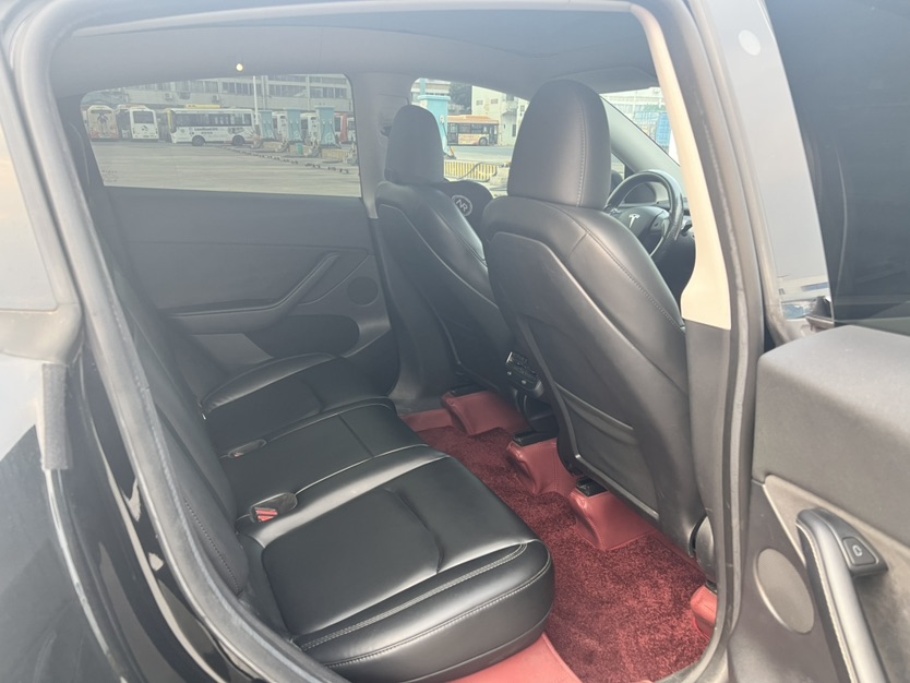 Tesla Model Y 2023 car image #7
