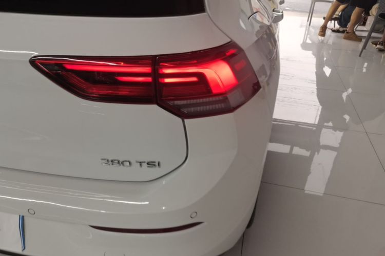 Volkswagen Golf 2024 car image #8