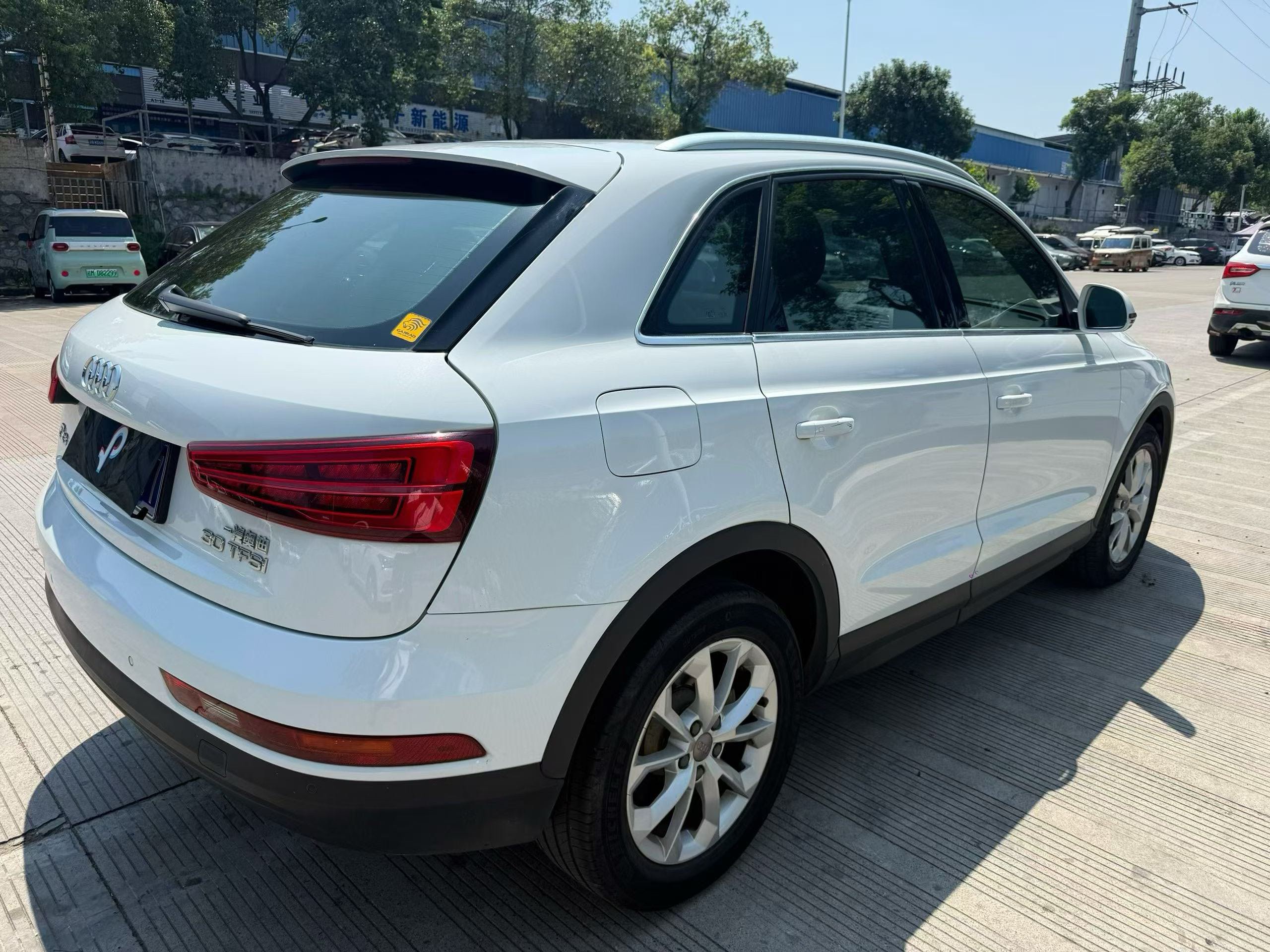 Audi Q3 2016 car image #7