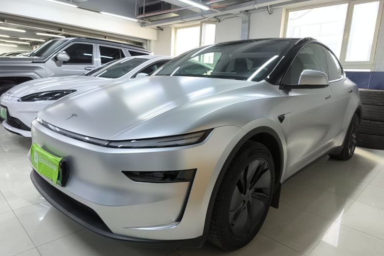 Tesla Model Y 2025 imagen de coche #2