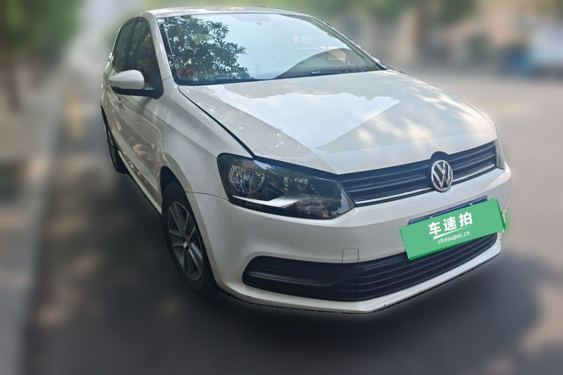 Volkswagen Polo 2015 car image #2