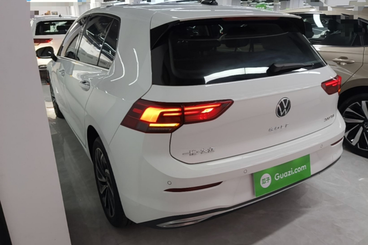 Volkswagen Golf 2023 صورة سيارة #5