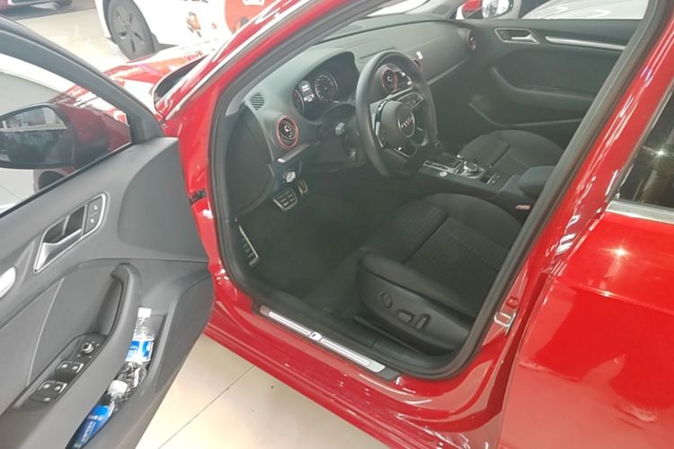 Audi A3 2019 car image #16