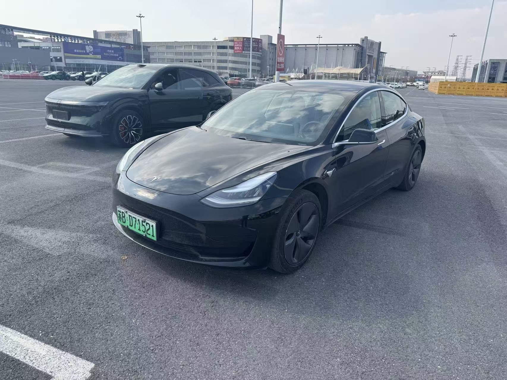 Tesla Model 3 2020 car image 