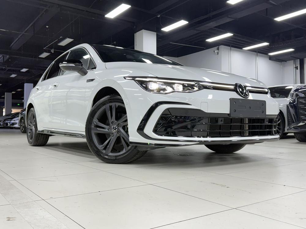 Volkswagen Golf 2021 car image #9