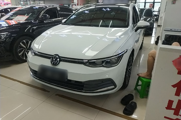 Volkswagen Golf 2020 car image #2