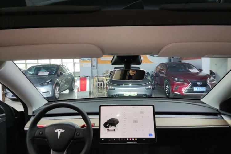 Tesla Model Y 2023 #18 Tesla Model Y 2023 car image #18