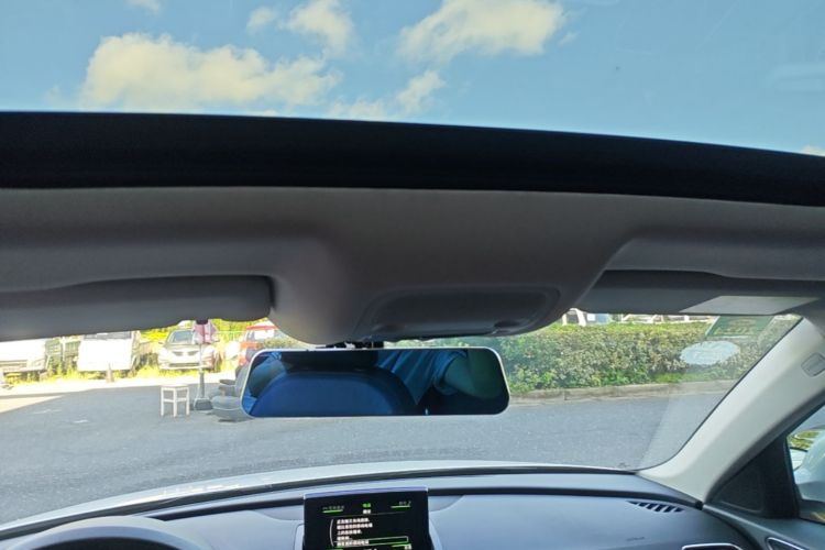 Audi Q3 2016 car image #18