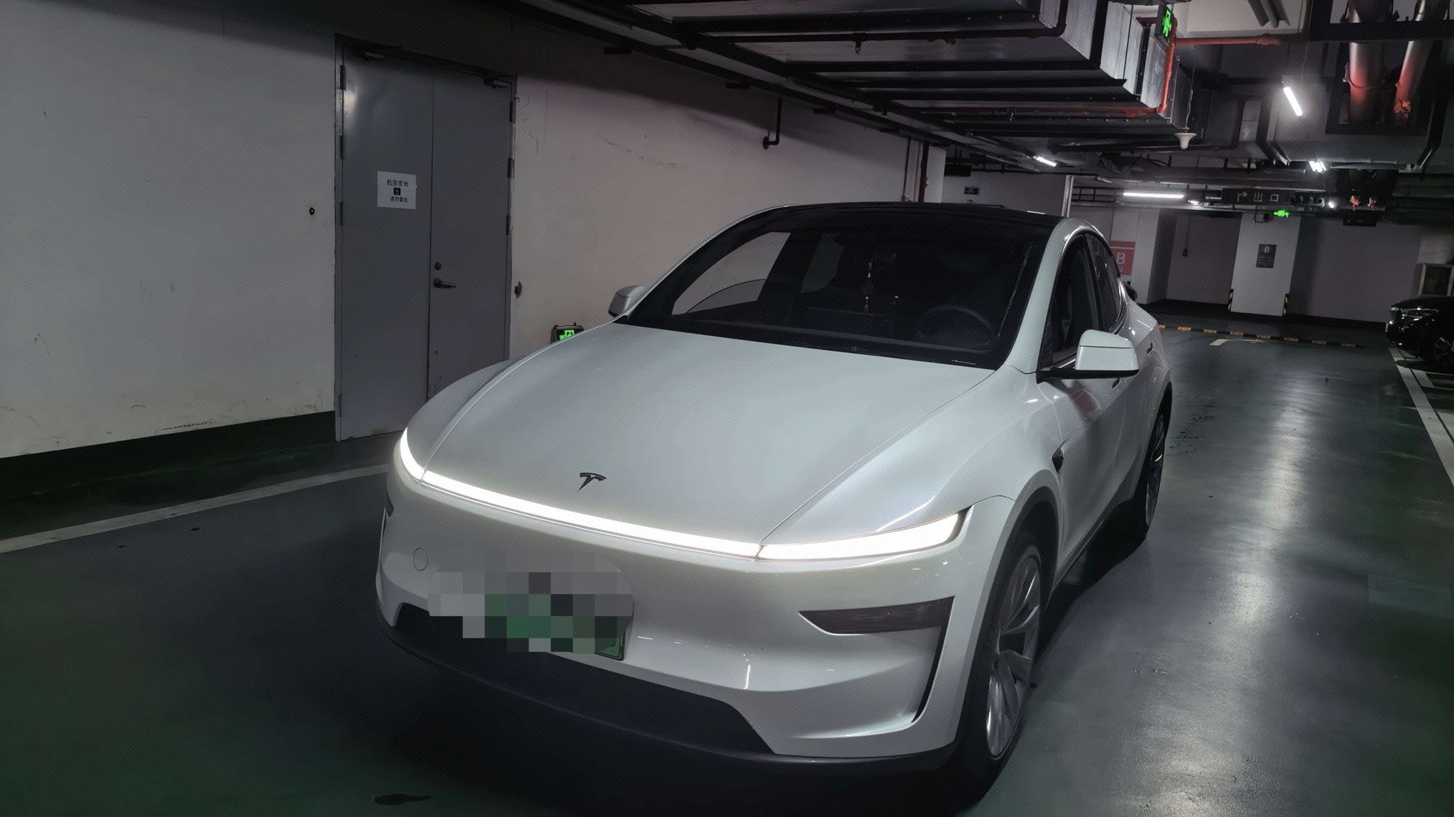 Tesla Model Y 2026 car image 