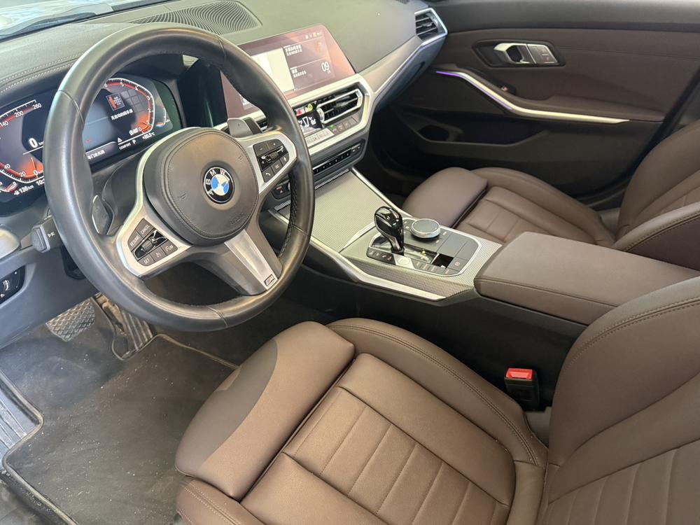 BMW 3 Series 2019 car image #19