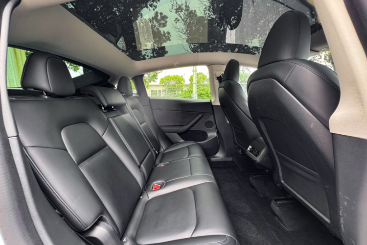 Tesla Model Y 2022 car image #12
