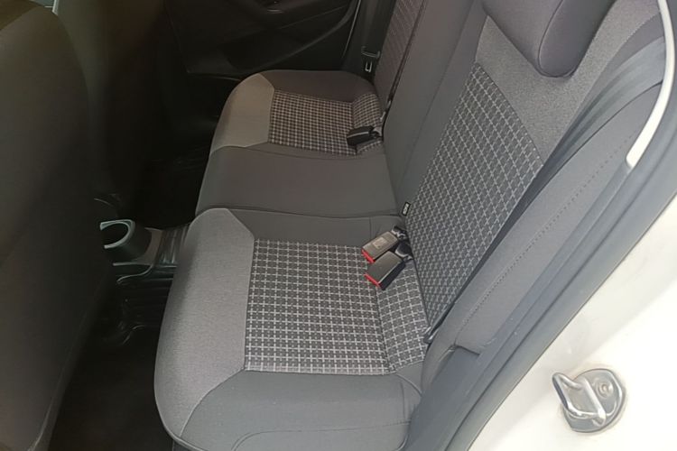 Volkswagen Polo 2017 car image #17