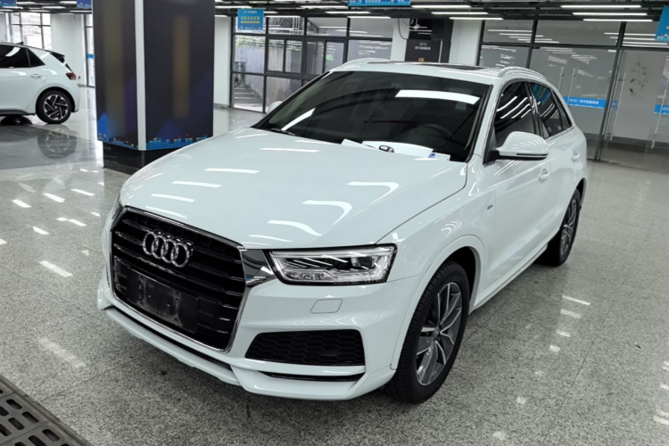 Audi Q3 2019 car image #2