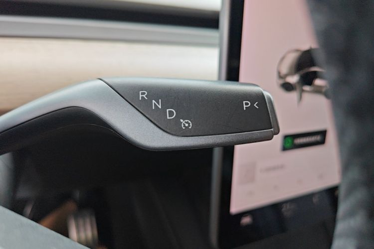 Tesla Model Y 2021 car image #18