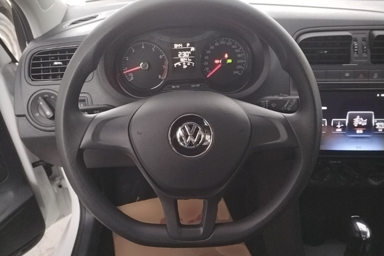 Volkswagen Polo 2019 car image #11
