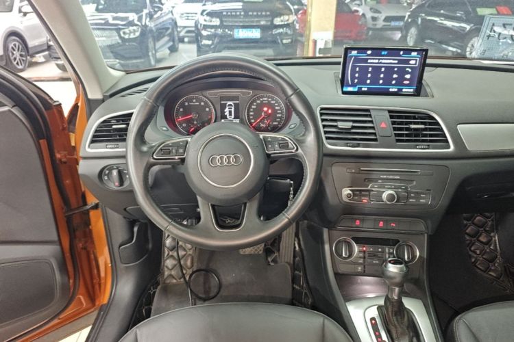 Audi Q3 2017 car image #14
