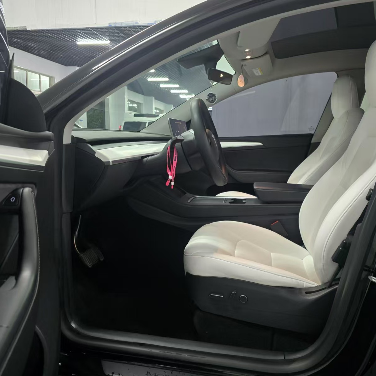 Tesla Model Y 2022 #7 Tesla Model Y 2022 car image #7