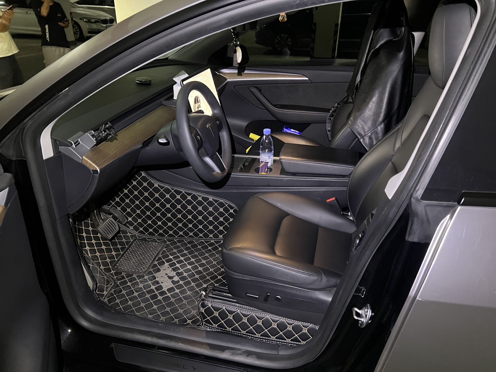 Tesla Model Y 2021 #4 Tesla Model Y 2021 car image #4