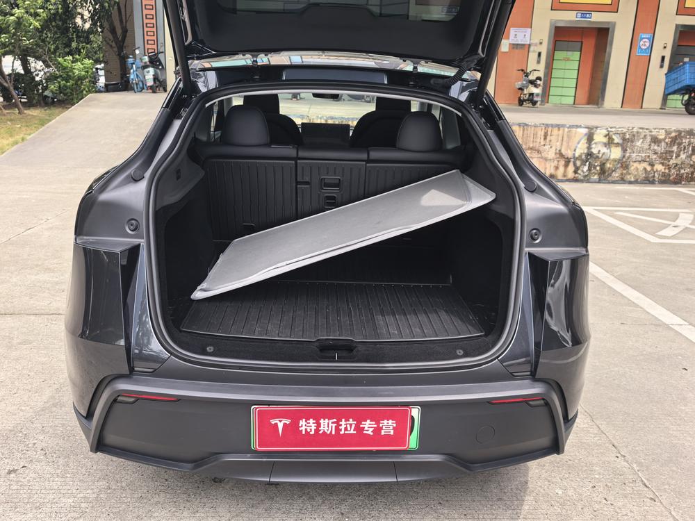 Tesla Model Y 2025 #10 Tesla Model Y 2025 car image #10
