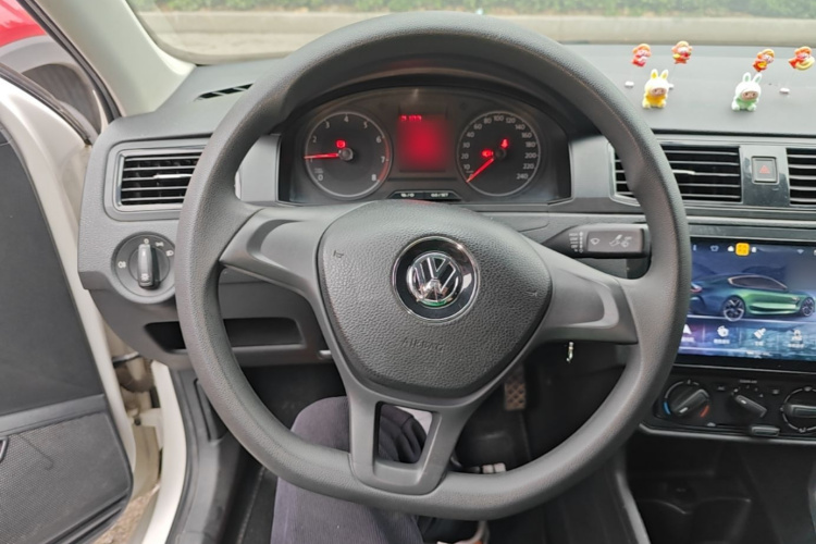 Volkswagen Santana 2017 car image #11