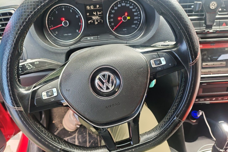 Volkswagen Polo 2015 #12 Volkswagen Polo 2015 car image #12