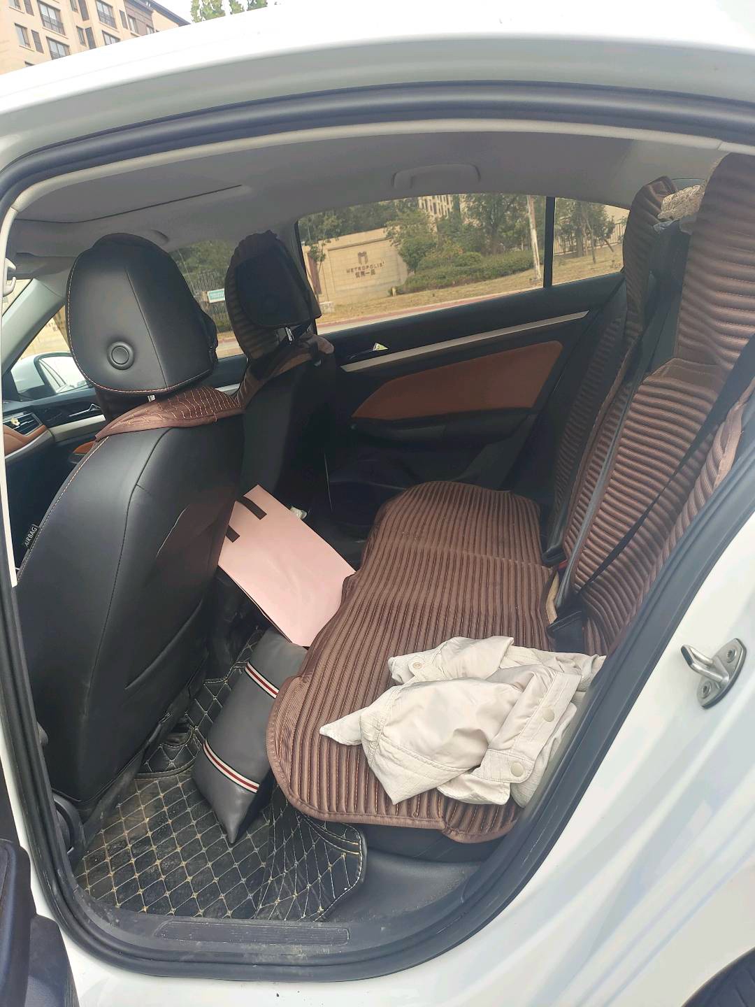 2023 immagine di auto #3