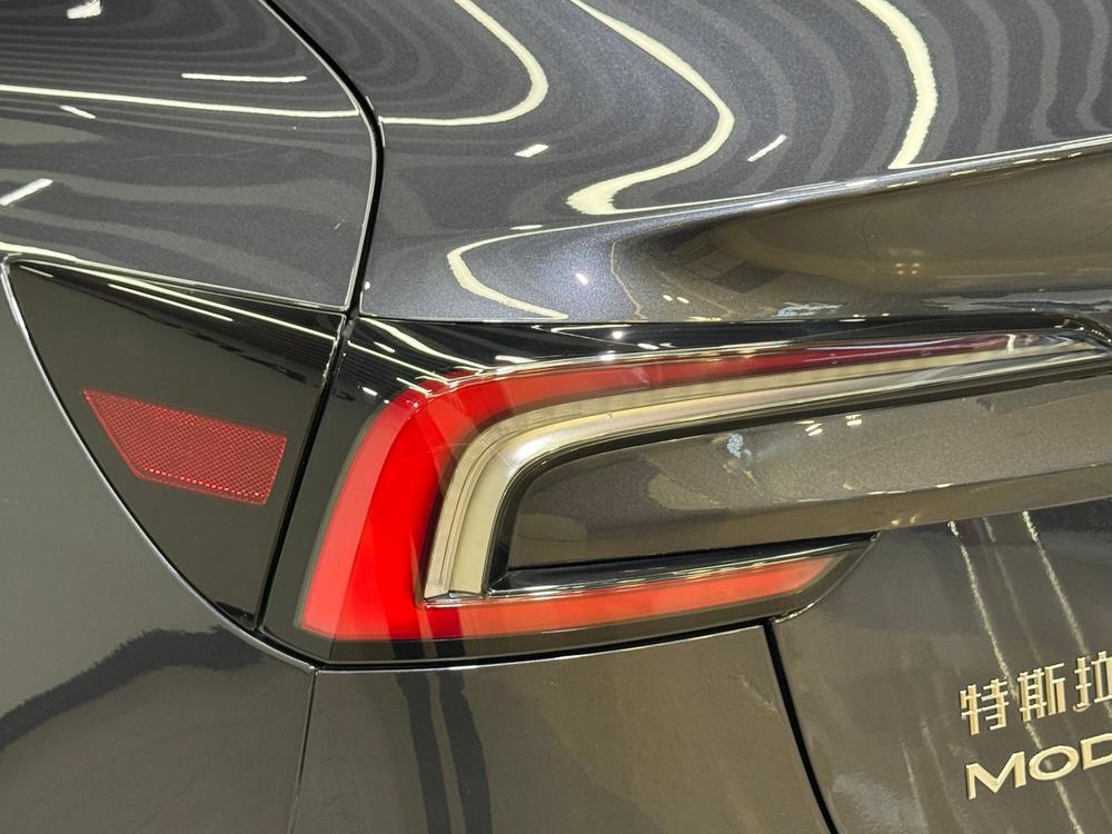 Tesla Model 3 2024 car image #9