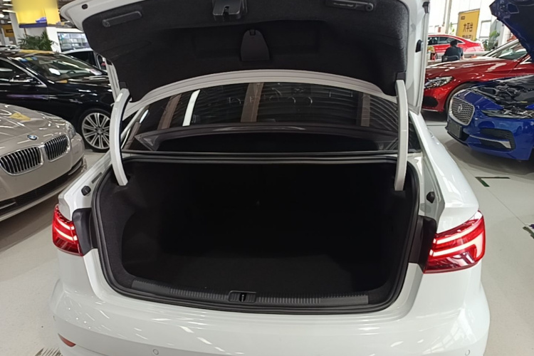 Audi A3 2018 car image #19