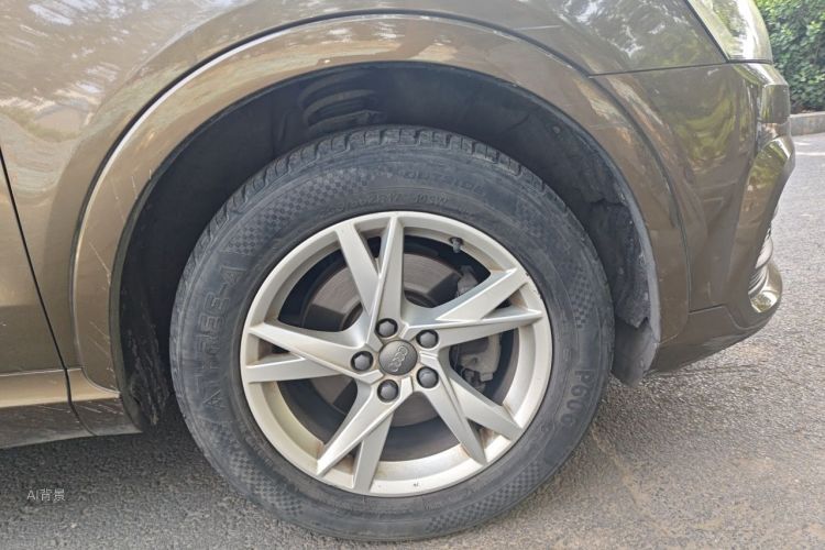 Audi Q3 2019 car image #9