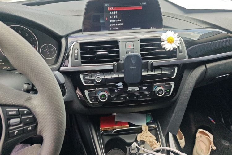 BMW 3 Series 2018 car image #13