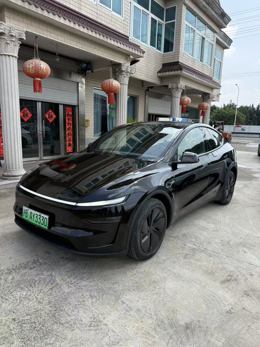 Tesla Model Y 2026 #8 Tesla Model Y 2026 car image #8