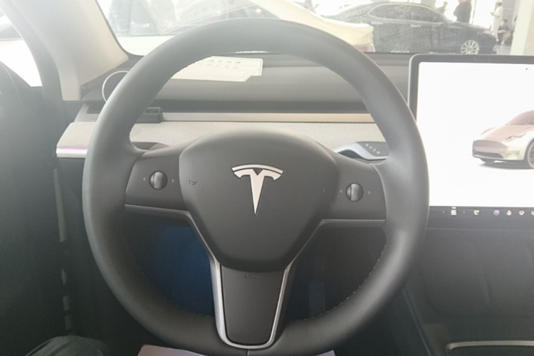 Tesla Model Y 2024 #11 Tesla Model Y 2024 car image #11