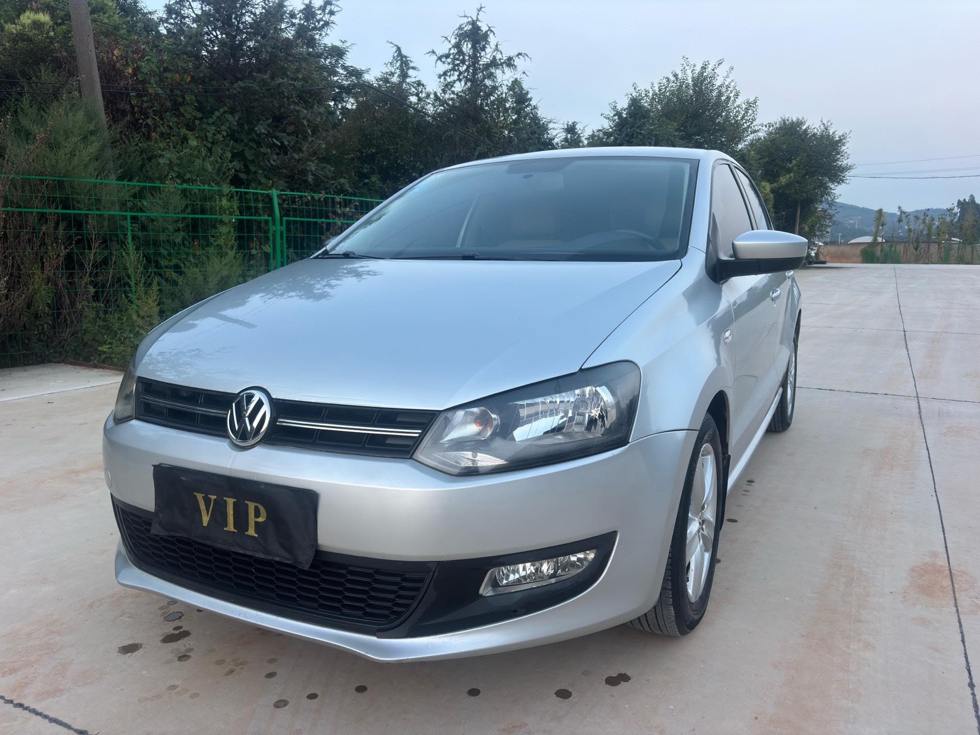 Volkswagen Polo 2011 car image 