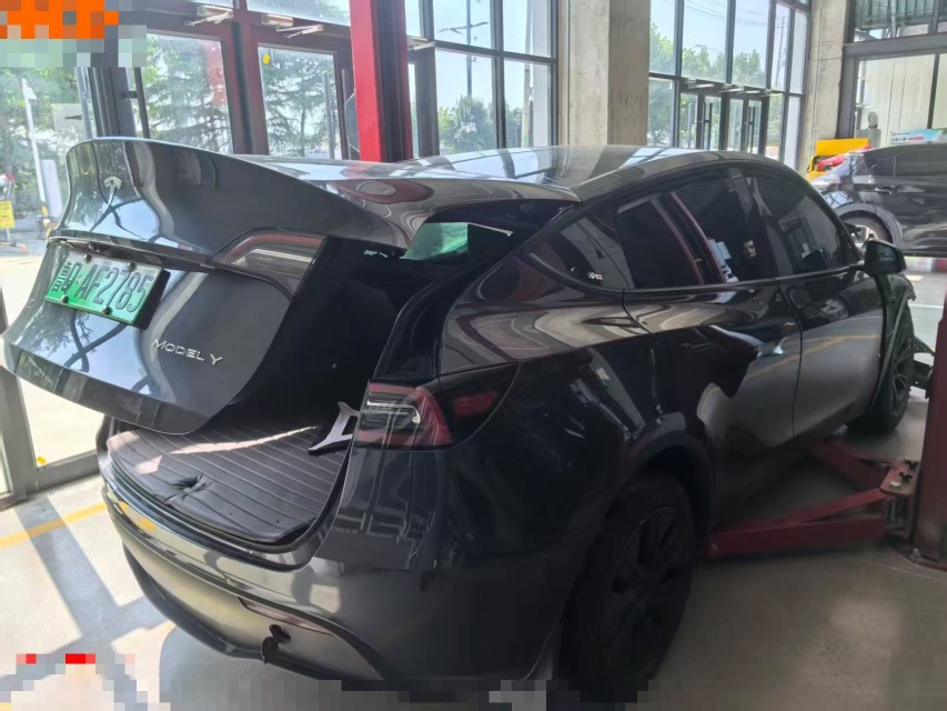 Tesla Model Y 2024 #10 Tesla Model Y 2024 car image #10