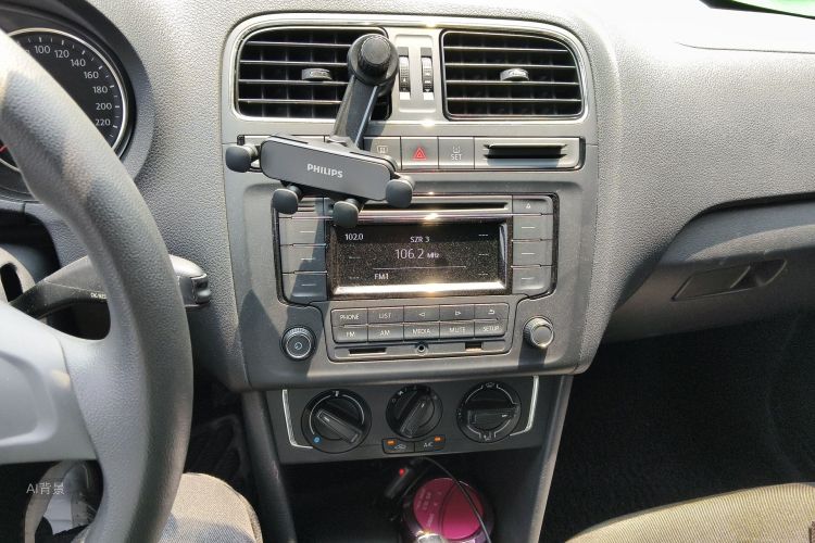 Volkswagen Polo 2016 car image #15