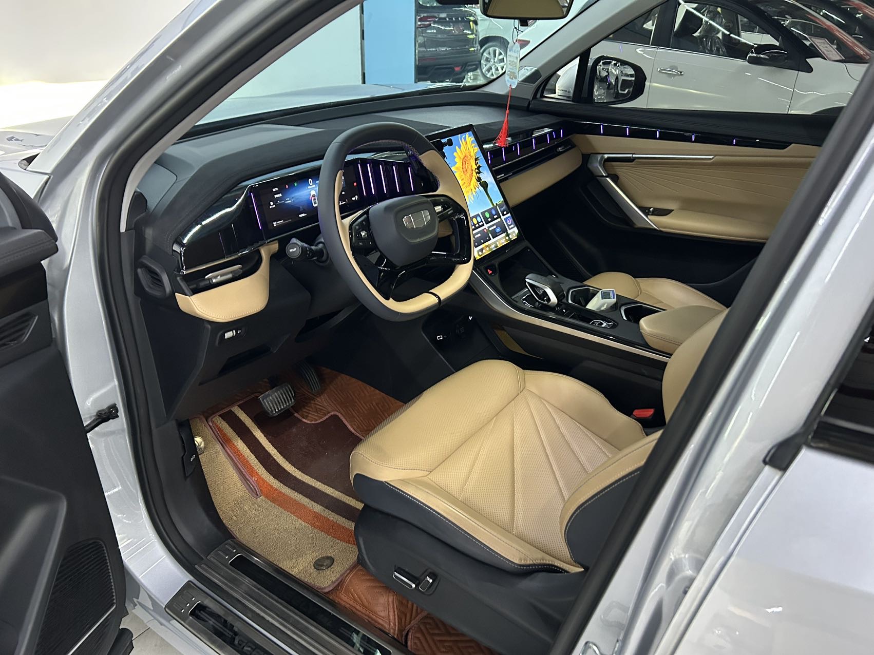 GEELY Boyue L 2023 car image #3