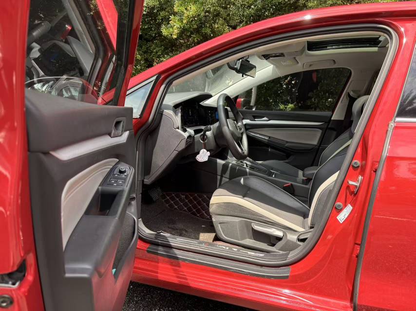 Volkswagen Golf 2022 car image #8
