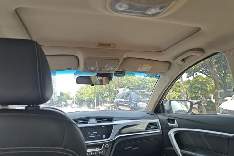 GEELY Emgrand 2018 car image #18