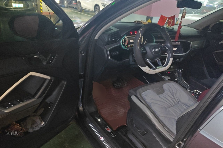 Audi Q3 2022 car image #18