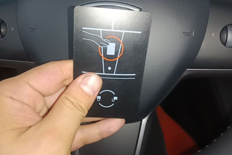 Tesla Model 3 2023 car image #9