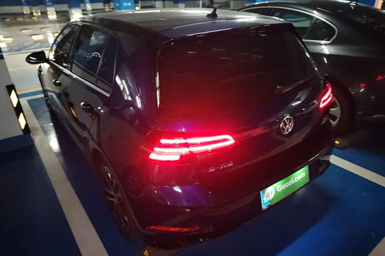 Volkswagen Golf 2020 car image #5