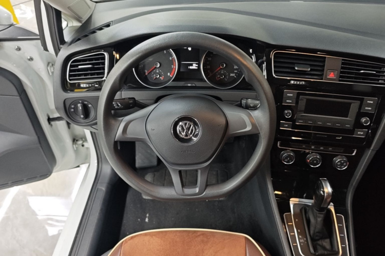 Volkswagen Golf 2018 car image #11